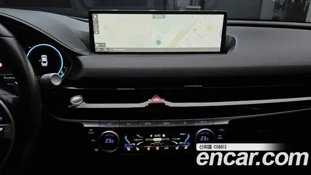 Genesis Electrified G80 2022 — Photo 18/20