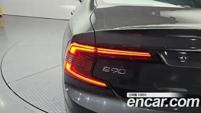 Volvo S90 2022 — Şəkil 13/34