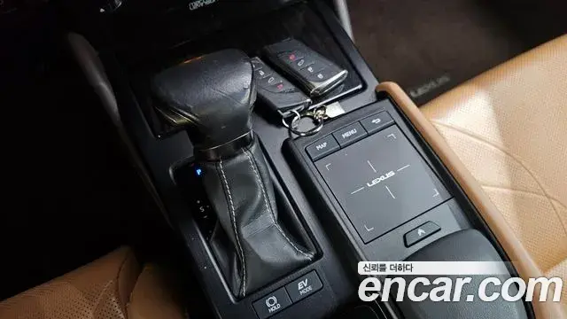 Lexus ES300h 2018 — ფოტო 9/20
