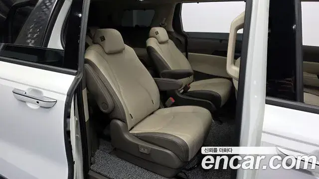 Kia Carnival 2023 — Фото 11/20