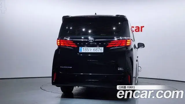Toyota Alphard 2024 — Photo 4/20