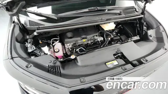 Toyota Alphard 2024 — Photo 6/20