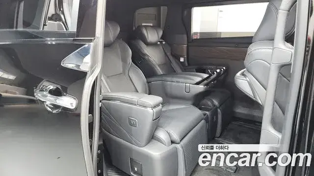 Toyota Alphard 2024 — Photo 11/20
