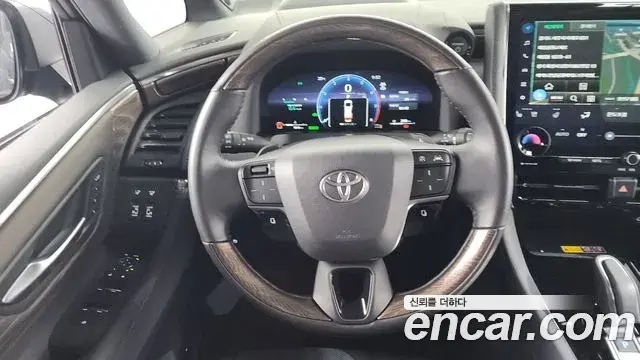 Toyota Alphard 2024 — Photo 13/20