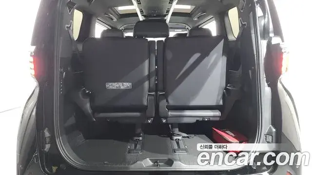 Toyota Alphard 2024 — Photo 17/20