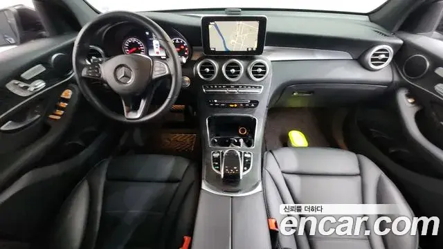 Mercedes-Benz GLC-Class 2019 — Photo 7/20