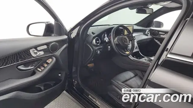 Mercedes-Benz GLC-Class 2019 — Photo 10/20