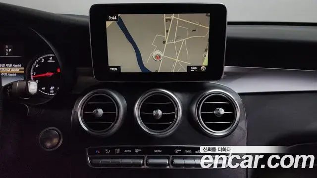 Mercedes-Benz GLC-Class 2019 — Photo 12/20