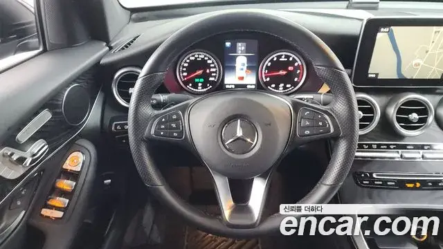 Mercedes-Benz GLC-Class 2019 — Photo 13/20