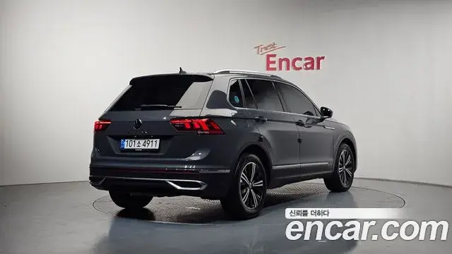 Volkswagen Tiguan 2021 — Photo 16/20
