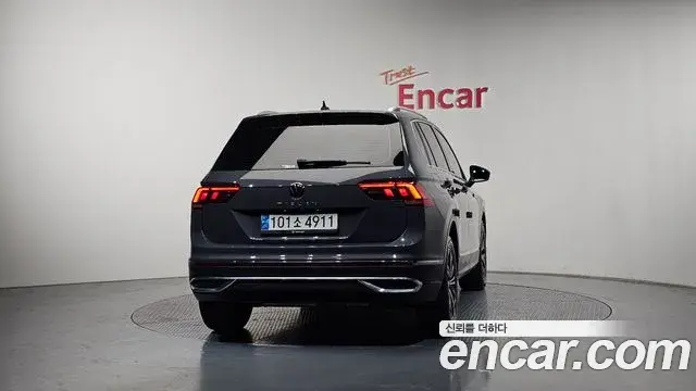 Volkswagen Tiguan 2021 — Photo 14/20