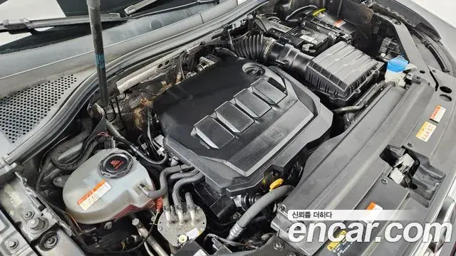 Volkswagen Tiguan 2021 — Photo 9/20