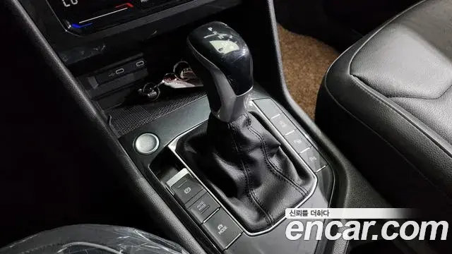 Volkswagen Tiguan 2021 — Photo 1/20
