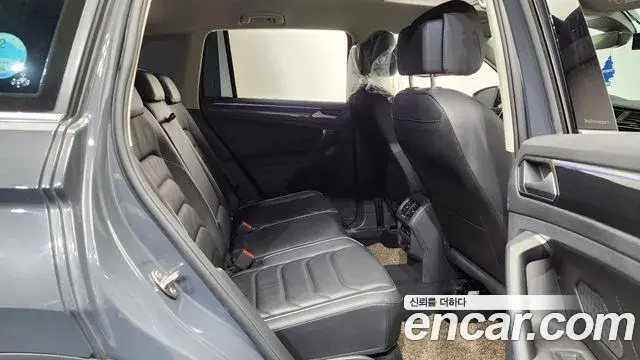 Volkswagen Tiguan 2021 — Photo 11/20