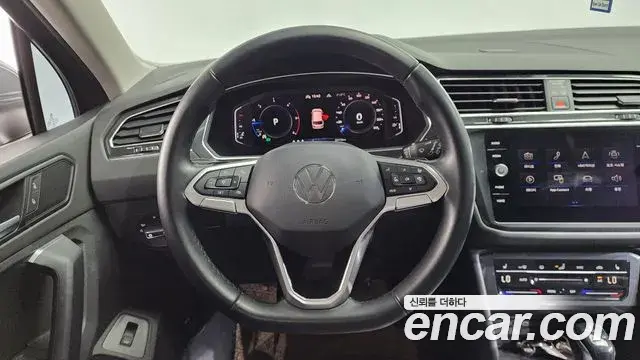 Volkswagen Tiguan 2021 — Photo 8/20