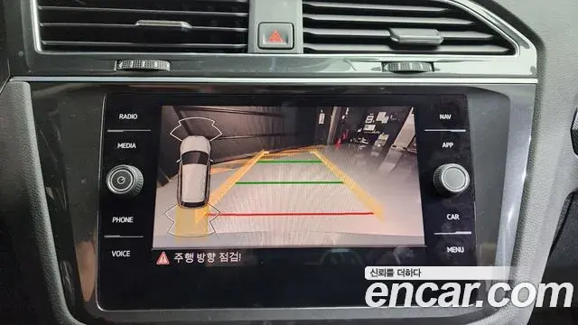 Volkswagen Tiguan 2021 — Photo 4/20
