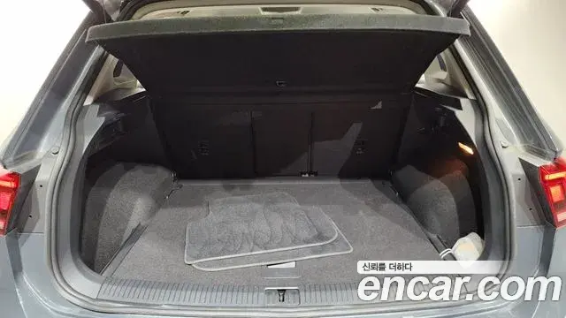Volkswagen Tiguan 2021 — Photo 6/20