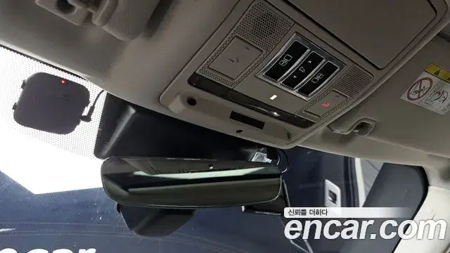 Land Rover Discovery 5 2018 — ფოტო 17/20