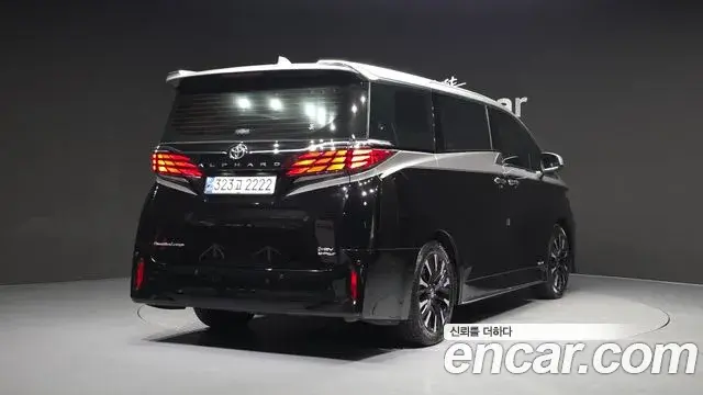 Toyota Alphard 2025 — Photo 1/20