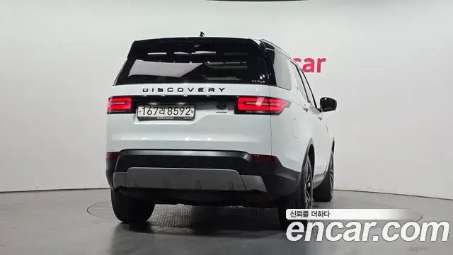 Land Rover Discovery 5 2019 — Фото 4/20