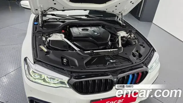 BMW 5 Series 2018 — Photo 9/34