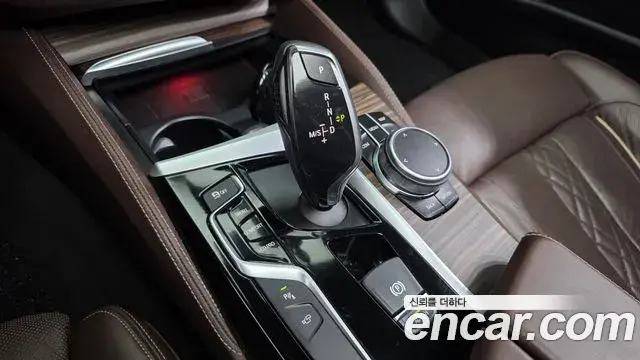 BMW 5 Series 2018 — Photo 31/34