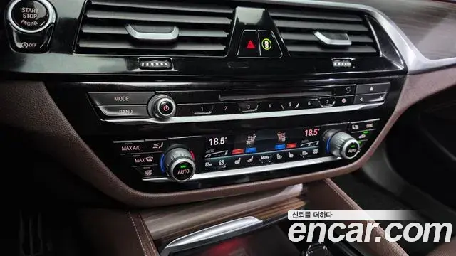 BMW 5 Series 2018 — Photo 19/34