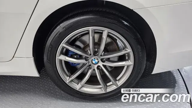 BMW 5 Series 2018 — Photo 24/34