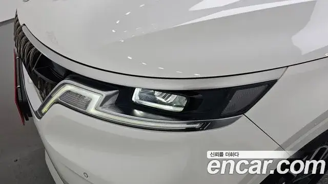 Kia Carnival 2021 — ფოტო 13/31