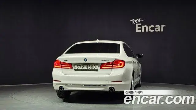 BMW 5 Series 2018 — Фото 4/20