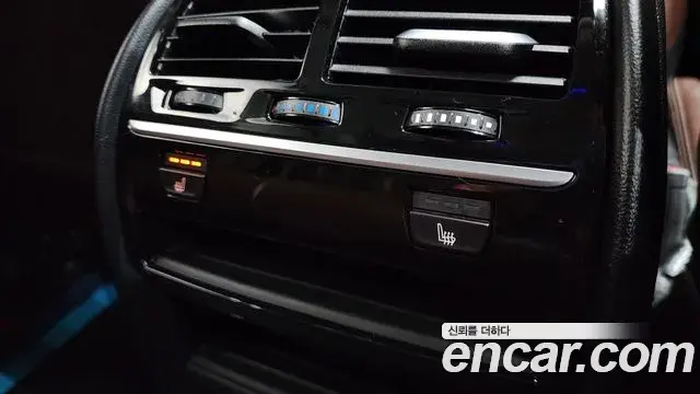 BMW 5 Series 2019 — Photo 18/35