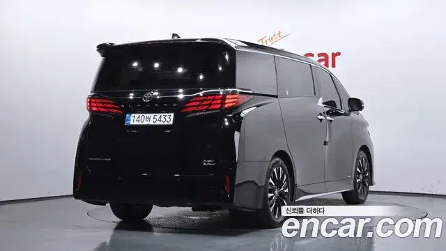 Toyota Alphard 2024 — Photo 2/20