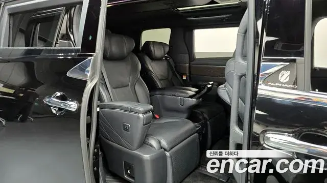 Toyota Alphard 2024 — Photo 11/20