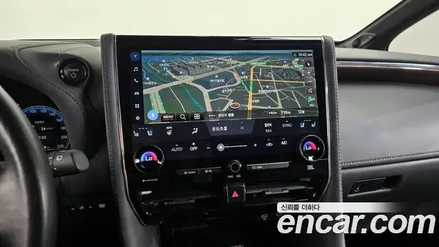 Toyota Alphard 2024 — Photo 12/20
