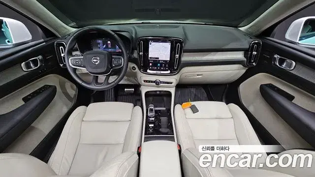 Volvo XC40 2023 — Şəkil 6/32