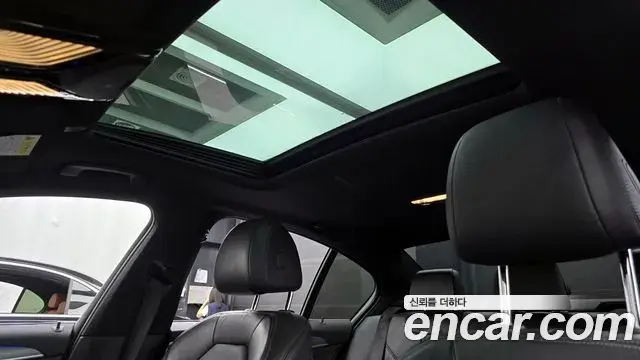 BMW 5 Series 2018 — Şəkil 17/20