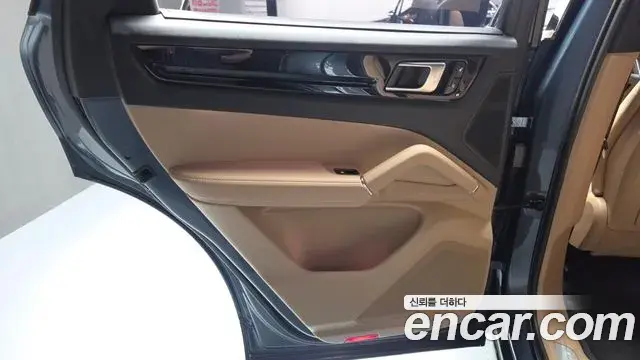 Porsche Cayenne 2019 — ფოტო 21/34
