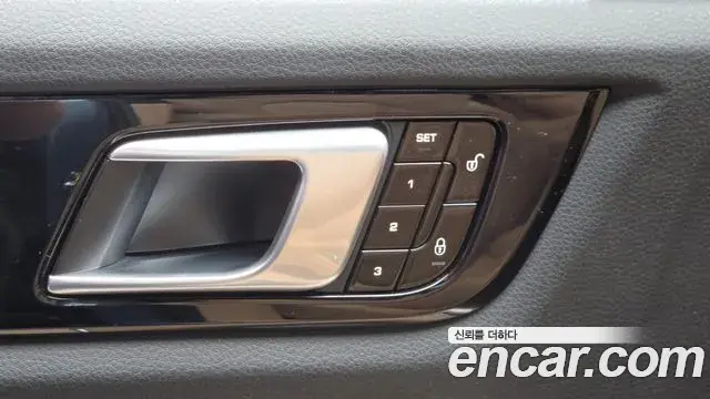 Porsche Cayenne 2019 — ფოტო 23/34