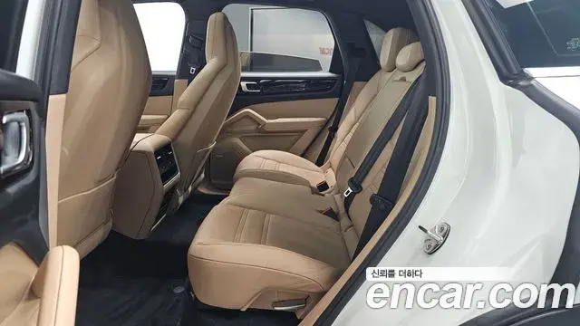 Porsche Cayenne 2019 — Photo 12/20