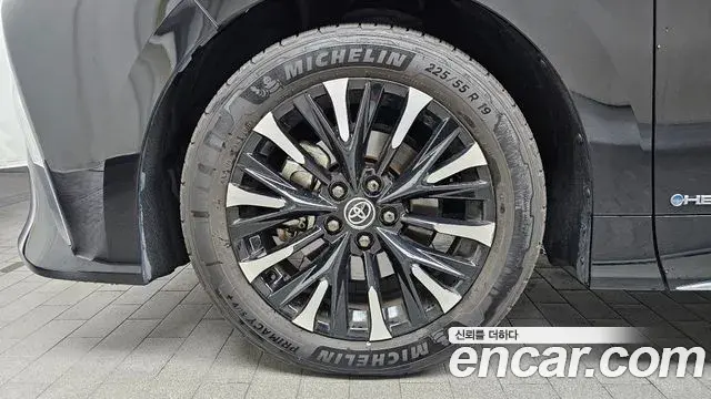 Toyota Alphard 2025 — Photo 5/20