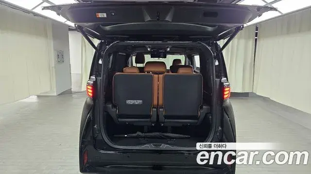 Toyota Alphard 2025 — Photo 20/20