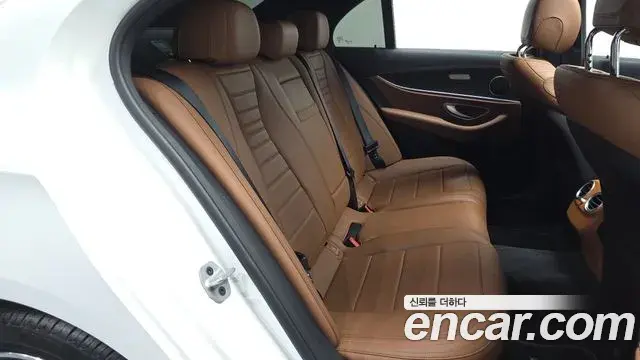 Mercedes-Benz E-Class 2021 — Фото 11/20