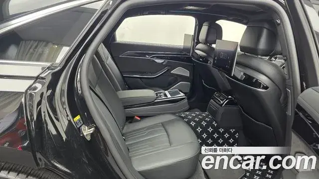 Audi A8 2021 — Photo 12/20