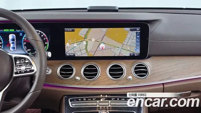 Mercedes-Benz E-Class 2019 — Фото 12/20
