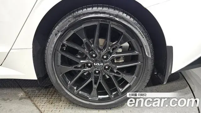 Kia K5 2021 — Photo 2/35