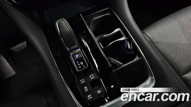 Toyota Alphard 2023 — Photo 9/20