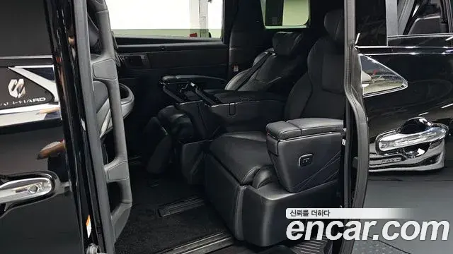Toyota Alphard 2023 — Photo 11/20