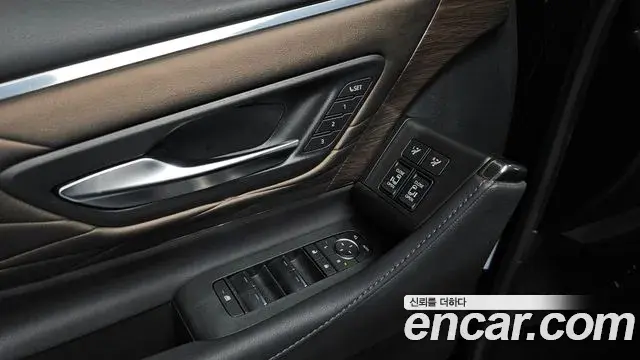 Toyota Alphard 2023 — Photo 17/20