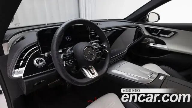 Mercedes-Benz E-Class 2025 — Photo 13/20