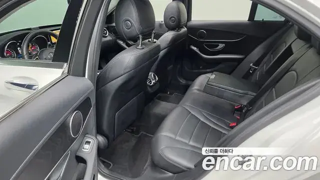 Mercedes-Benz C-Class 2019 — Şəkil 18/32